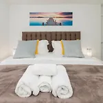 Greenfield\'S Oxlade Home - Modern 3 Bed Room House, Langley, Slough