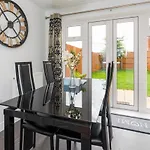 Greenfield\'S Oxlade Home - Modern 3 Bed Room House, Langley, Slough