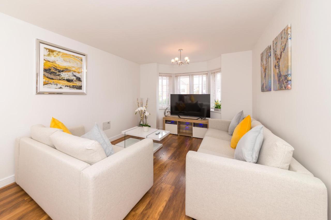 Greenfield's Oxlade - Modern 3 Bed House, Langley,