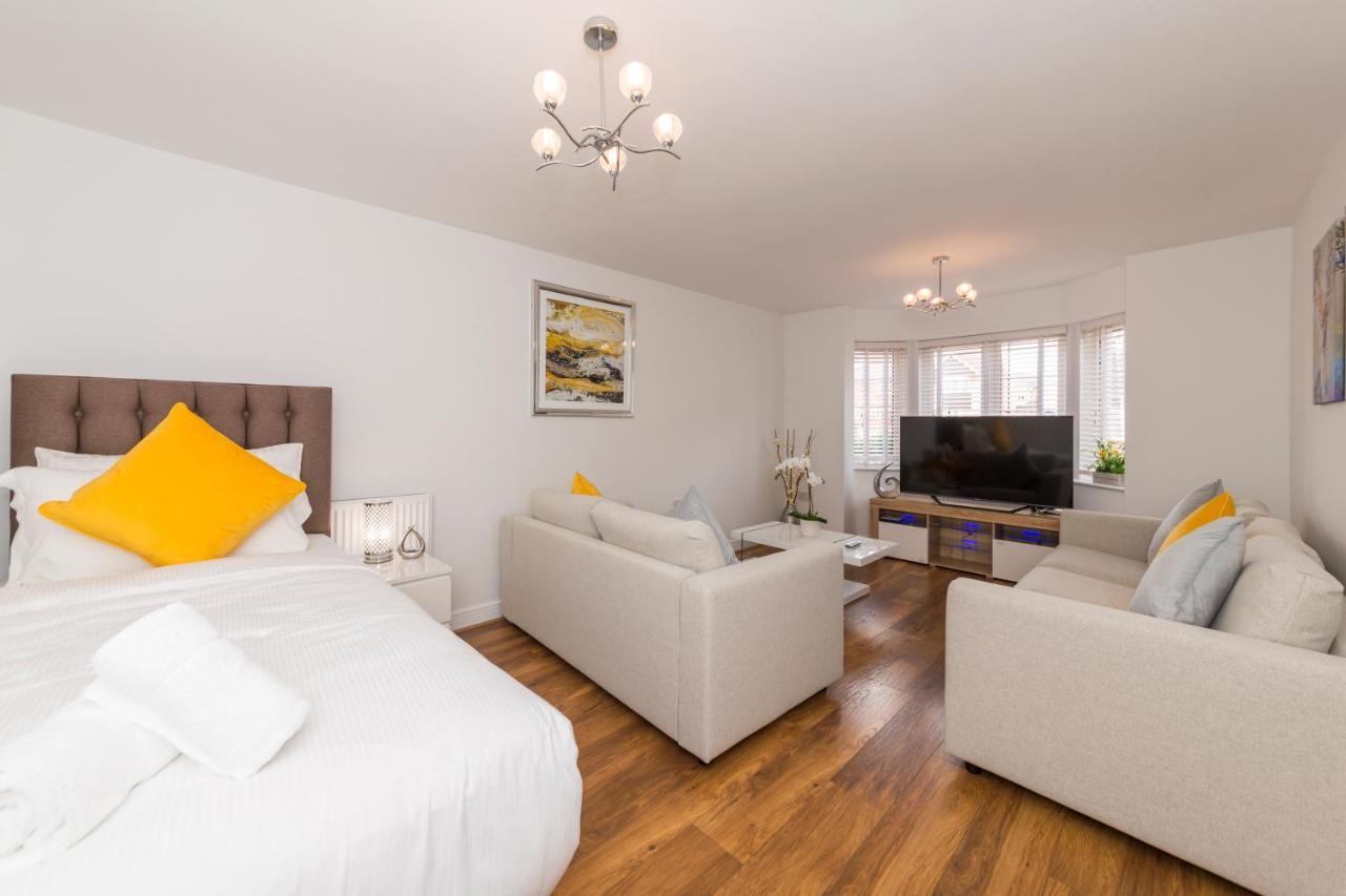 Greenfield's Oxlade - Modern 3 Bed House, Langley, * Slough