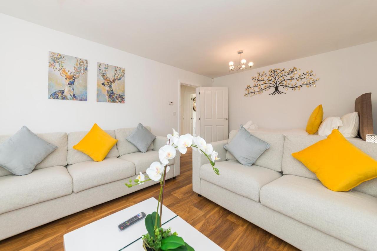 Greenfield's Oxlade - Modern 3 Bed House, Langley, *