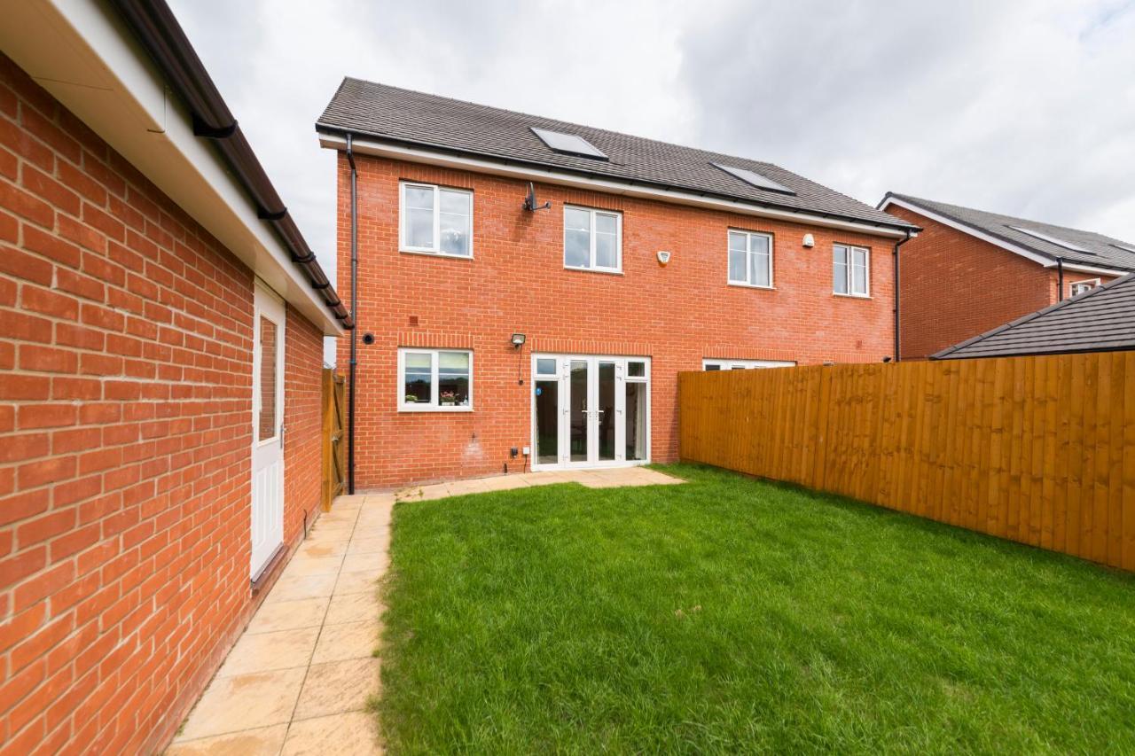 Greenfield's Oxlade - Modern 3 Bed House, Langley, *