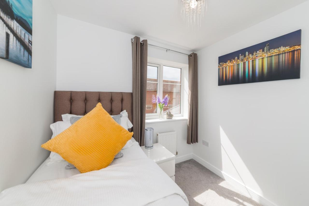 Greenfield's Oxlade - Modern 3 Bed House, Langley, Holiday home Slough