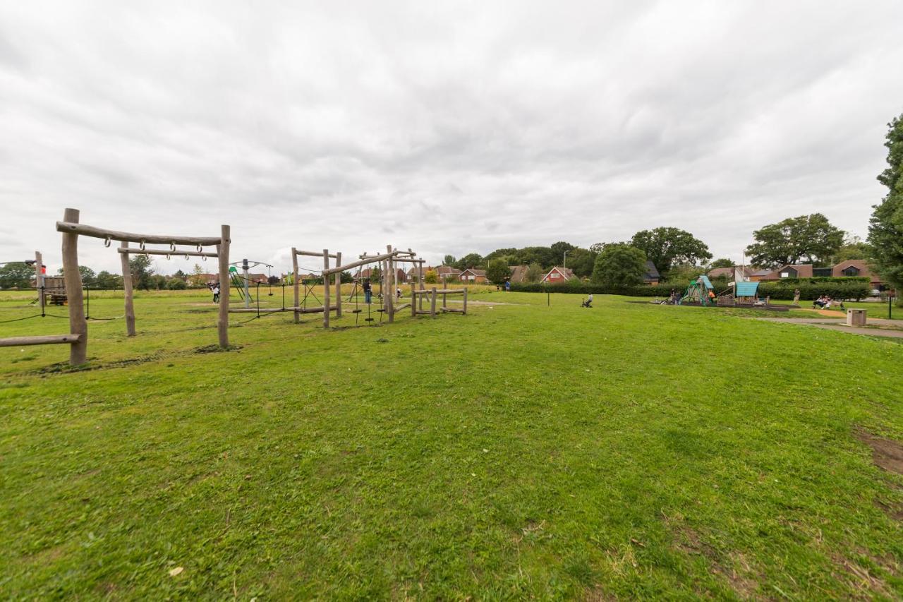 Holiday home Greenfield's Oxlade - Modern 3 Bed House, Langley, *