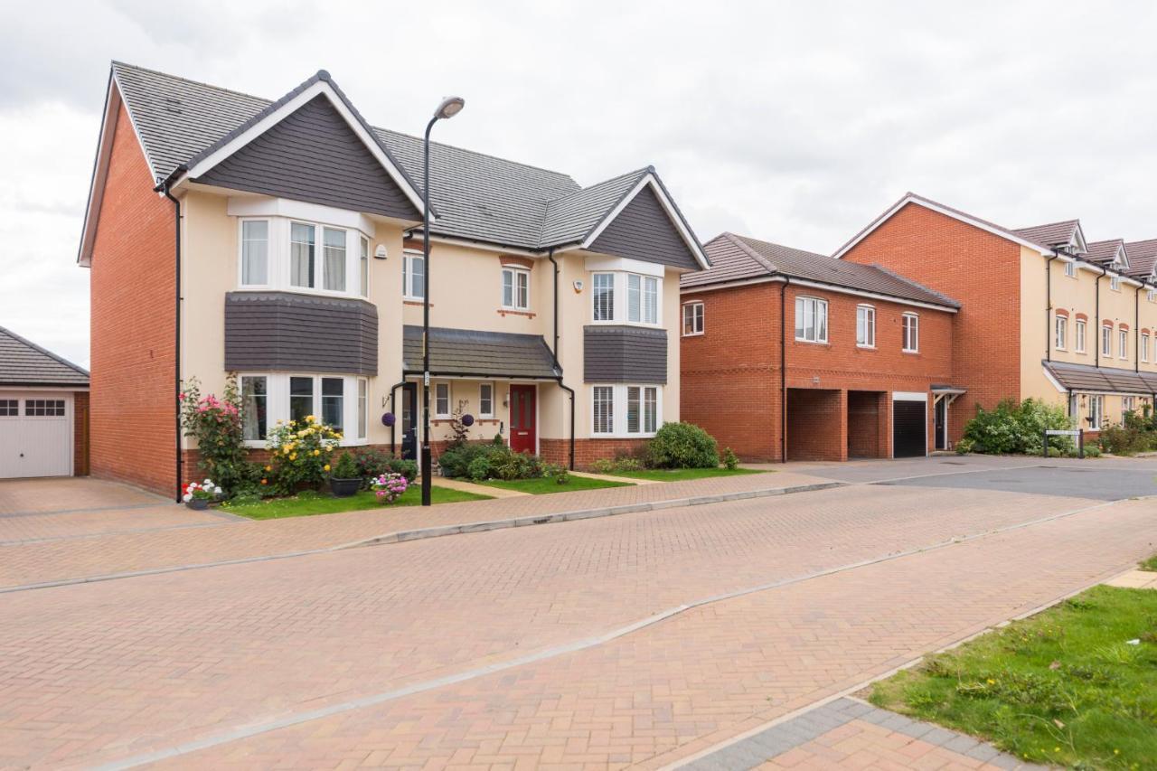 Greenfield's Oxlade - Modern 3 Bed House, Langley,