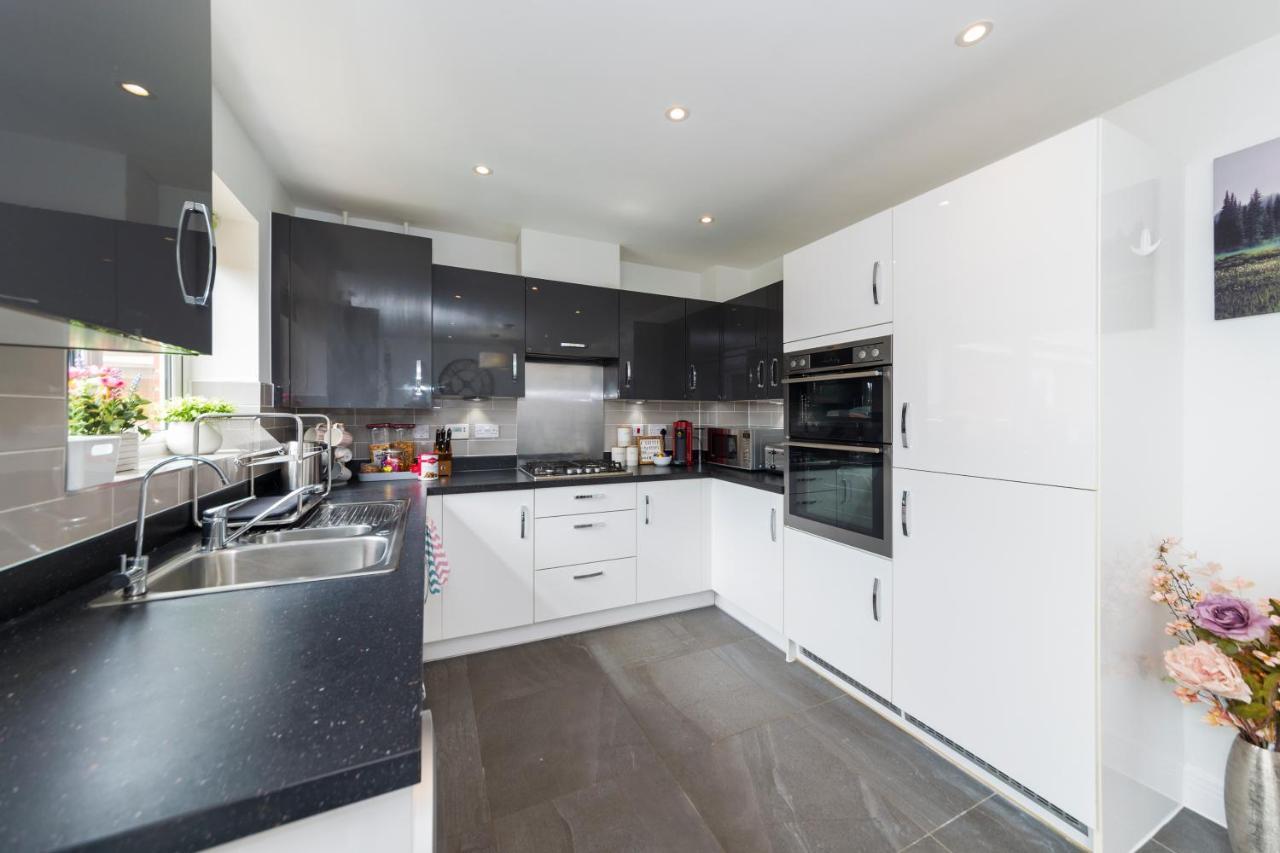 Greenfield's Oxlade - Modern 3 Bed House, Langley, Holiday home Slough