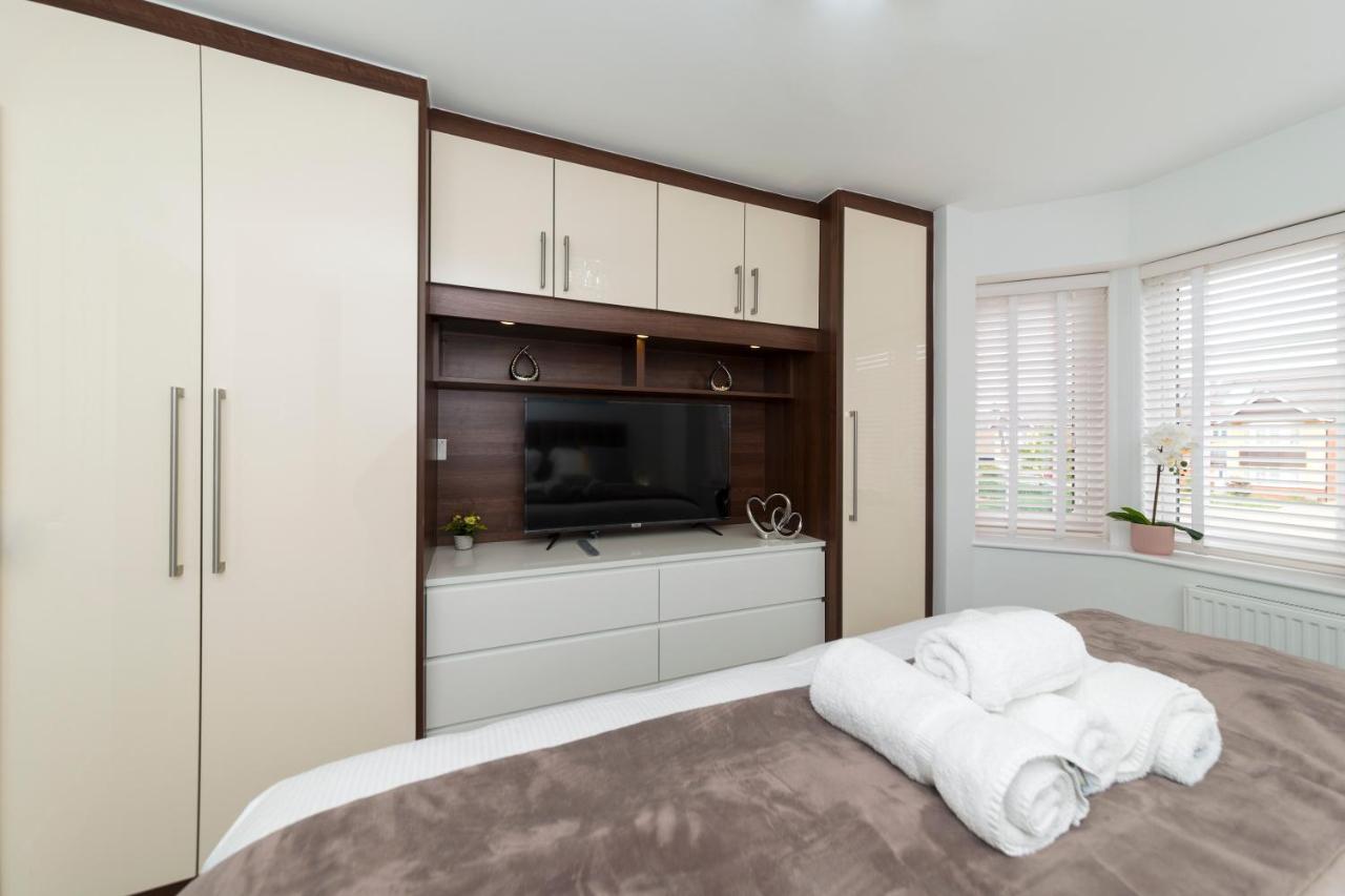 Holiday home Greenfield's Oxlade - Modern 3 Bed House, Langley, Slough