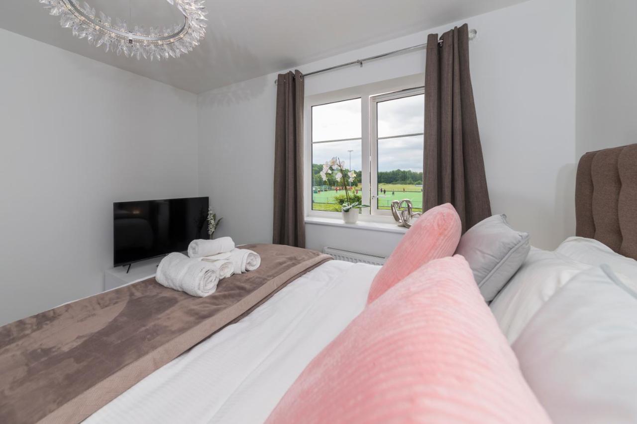 Greenfield's Oxlade - Modern 3 Bed House, Langley, Holiday home