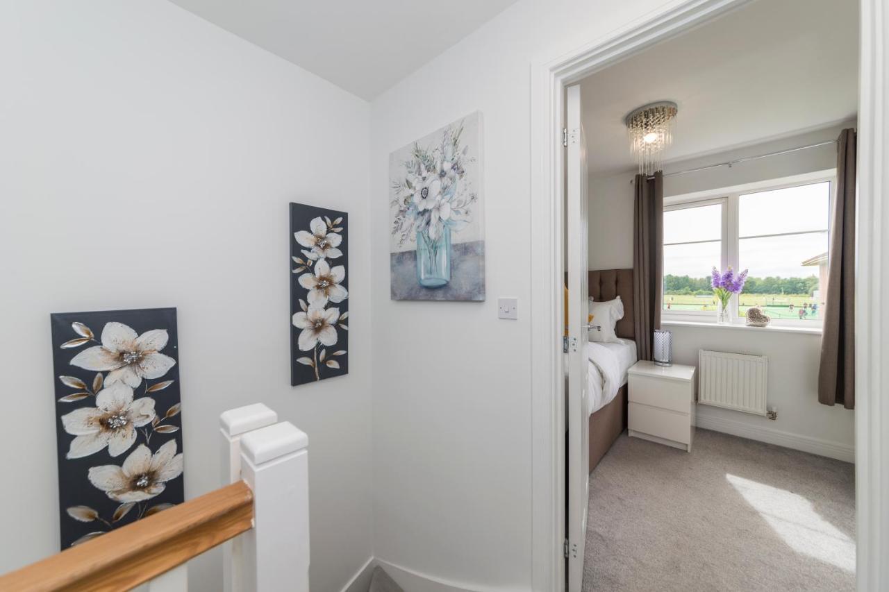 Greenfield's Oxlade - Modern 3 Bed House, Langley,