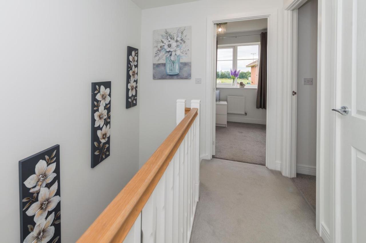 Greenfield's Oxlade - Modern 3 Bed House, Langley, *