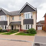 Greenfield\'S Oxlade Home - Modern 3 Bed Room House, Langley, Slough