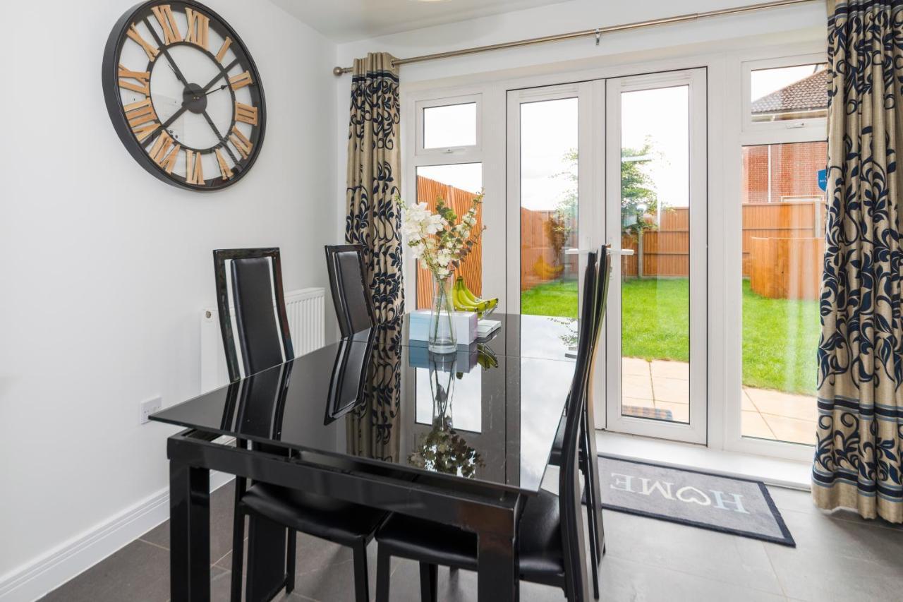 Holiday home Greenfield's Oxlade - Modern 3 Bed House, Langley, Slough